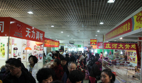 12月就到會(huì)展中心掃年貨(圖1)