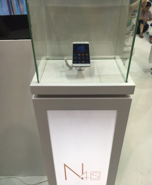 2016天翼展直擊：N4S提前驚現(xiàn)360手機全系產品亮相370