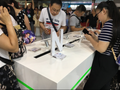 2016天翼展直擊：N4S提前驚現(xiàn)360手機全系產品亮相855
