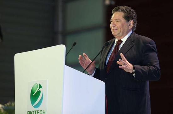 加州大學(xué)圣地亞哥分校教授、原美國(guó)克林頓總統(tǒng)國(guó)家腫瘤顧問(wèn)委員會(huì)委員阿佛?羅伊斯頓（Ivor Royston）做主題演講