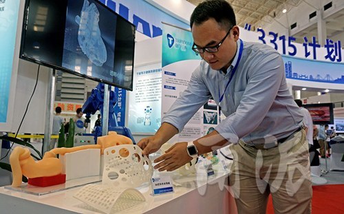 多功能育嬰箱、管道機(jī)器人…快來會展中心看高科“尖貨”