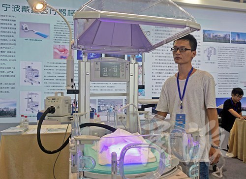 多功能育嬰箱、管道機(jī)器人…快來會展中心看高科“尖貨”