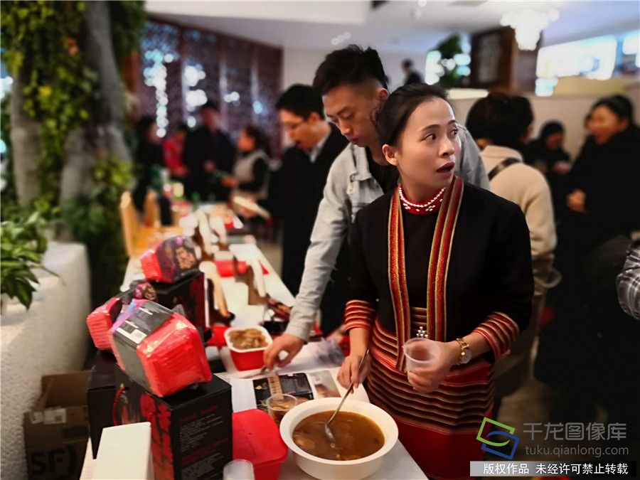 永不閉幕的展銷(xiāo)會(huì) 云南臨滄綠色產(chǎn)品在京辦起(圖4)